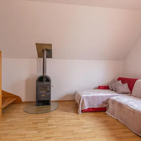 Apartment Vineyard Lustek - Happy *